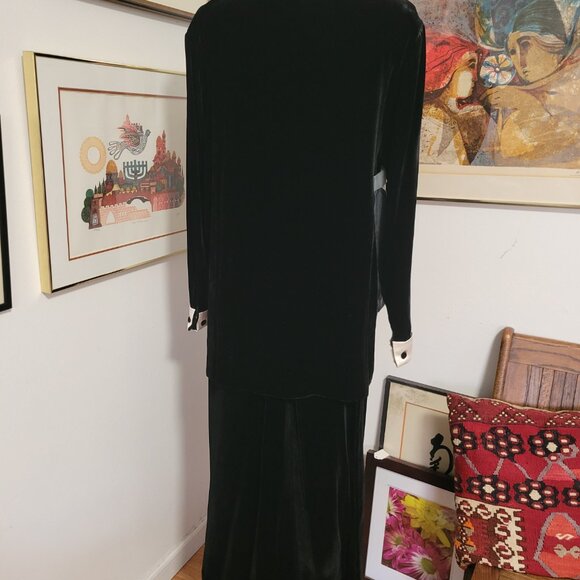 NWT Black Velvet Top and matching Skirt with Ivory Satin Collar Size L - Picture 9 of 9